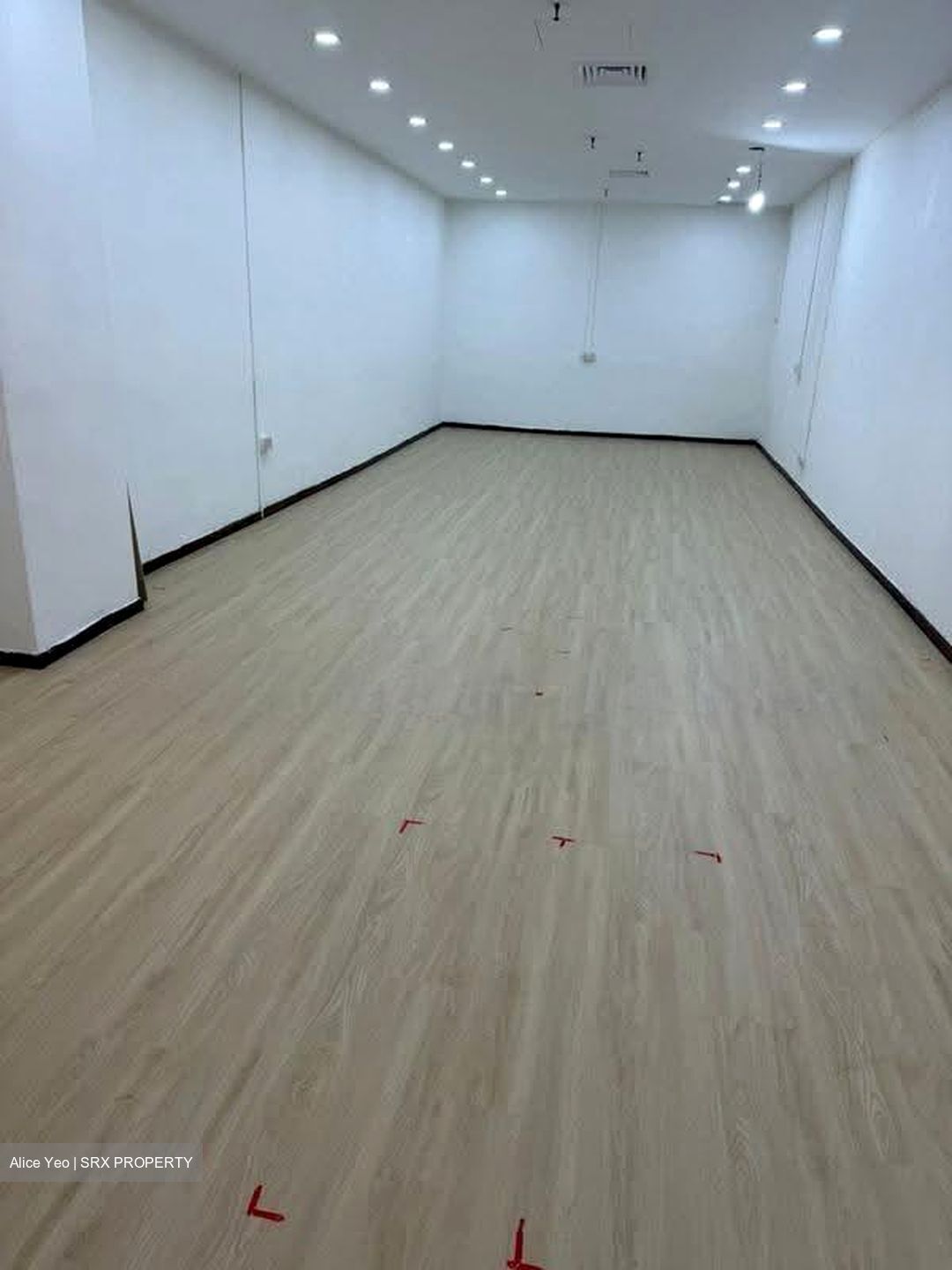 Lucky Plaza (D9), Shop House #622076001